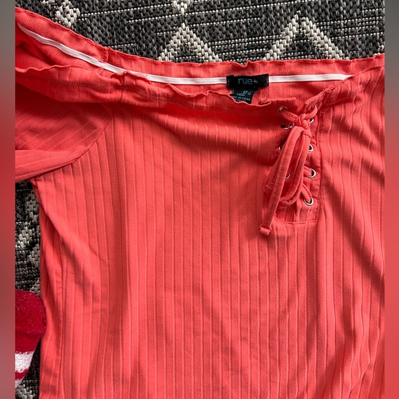 Off shoulder top - Picture 5 of 6